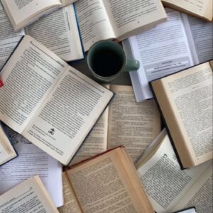 Membaca Buku, Menjelajahi Dunia Imajinasi