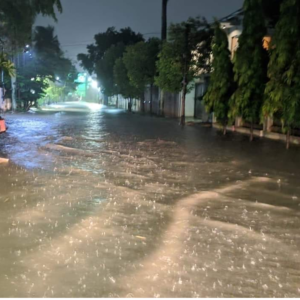 Curah hujan yang begitu deras mengakibatkan beberapa kota disamarinda tergenang banjir